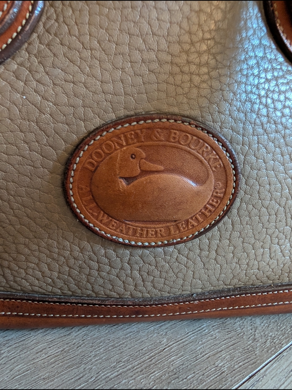 ✨ Vintage Dooney & Bourke Taupe and Brown Pebble Leather Dome Satchel - Picture 10 of 16